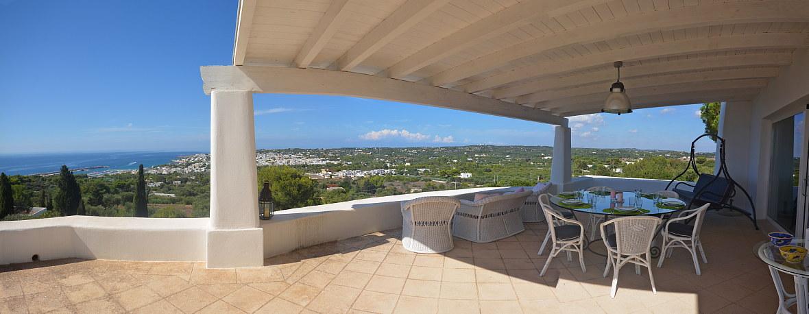 Terrazza attrezzata vista mare  